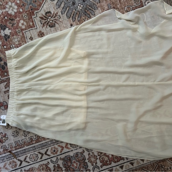 Sheer flowy skirt. - Picture 2 of 3